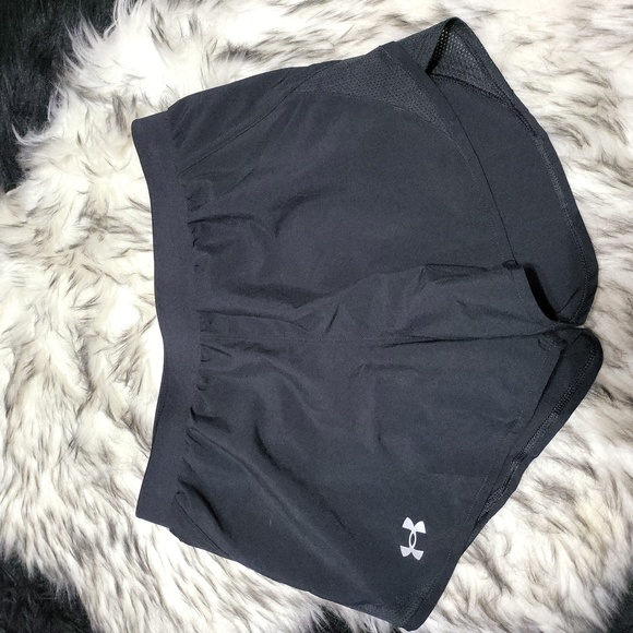 WOMENS BLACK UNDER ARMOR SHORTS SIZE SMALL - Picture 1 of 5
